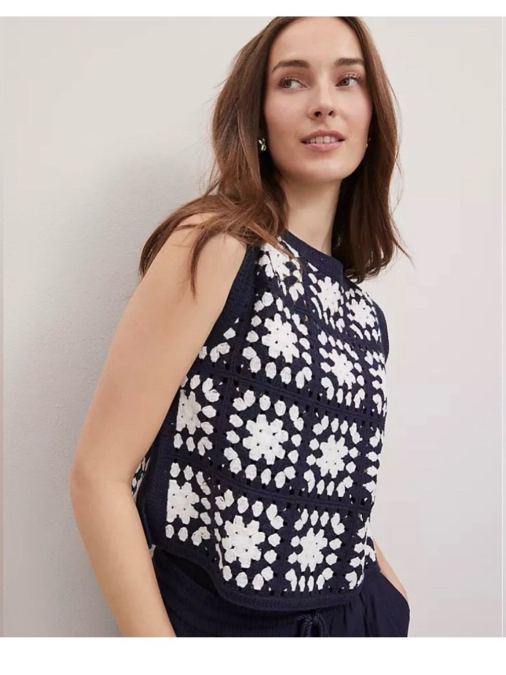 Ann Taylor Weekend Navy & White Granny Square Crochet
Geo Sweater Shell Vest